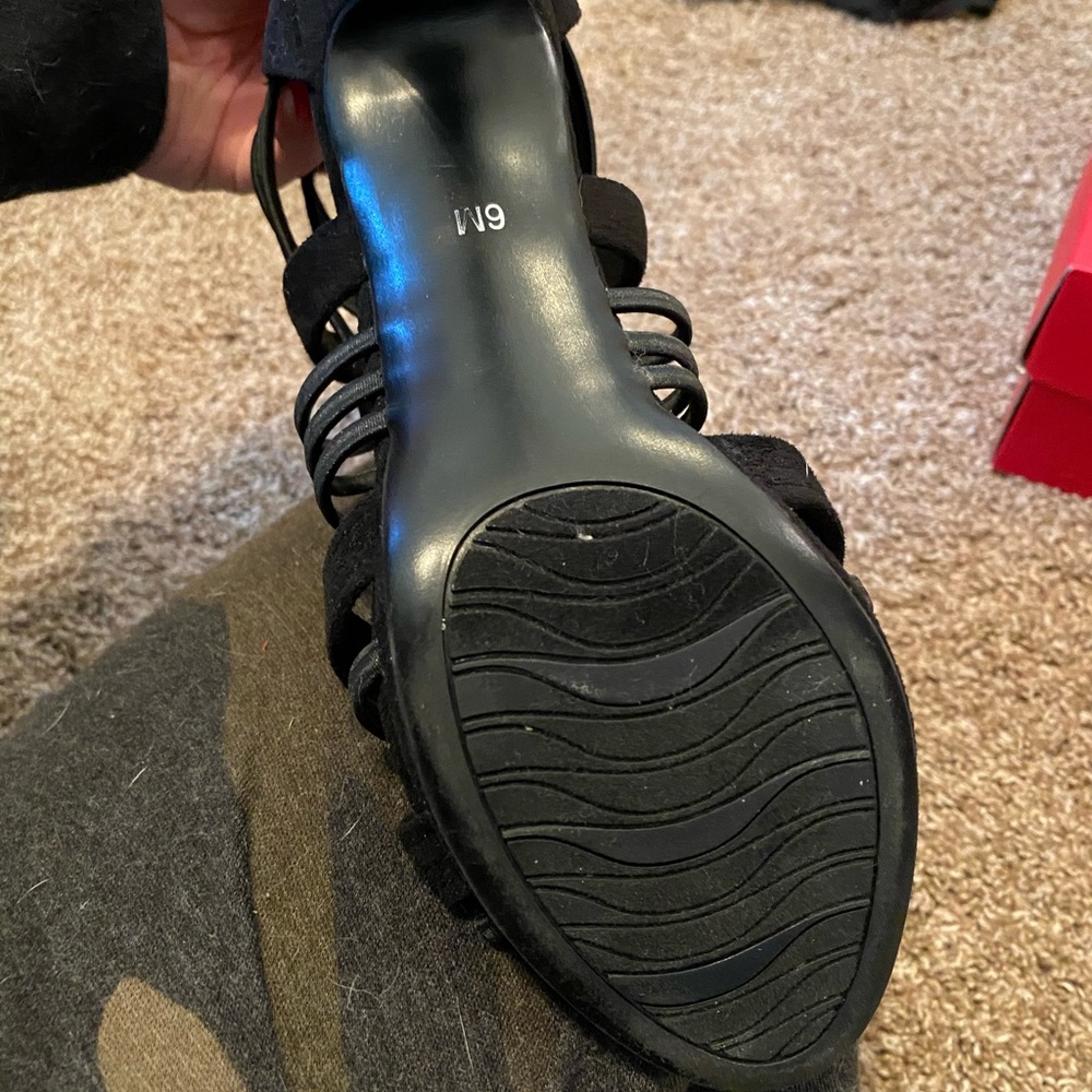 Heels - Picture 5 of 5
